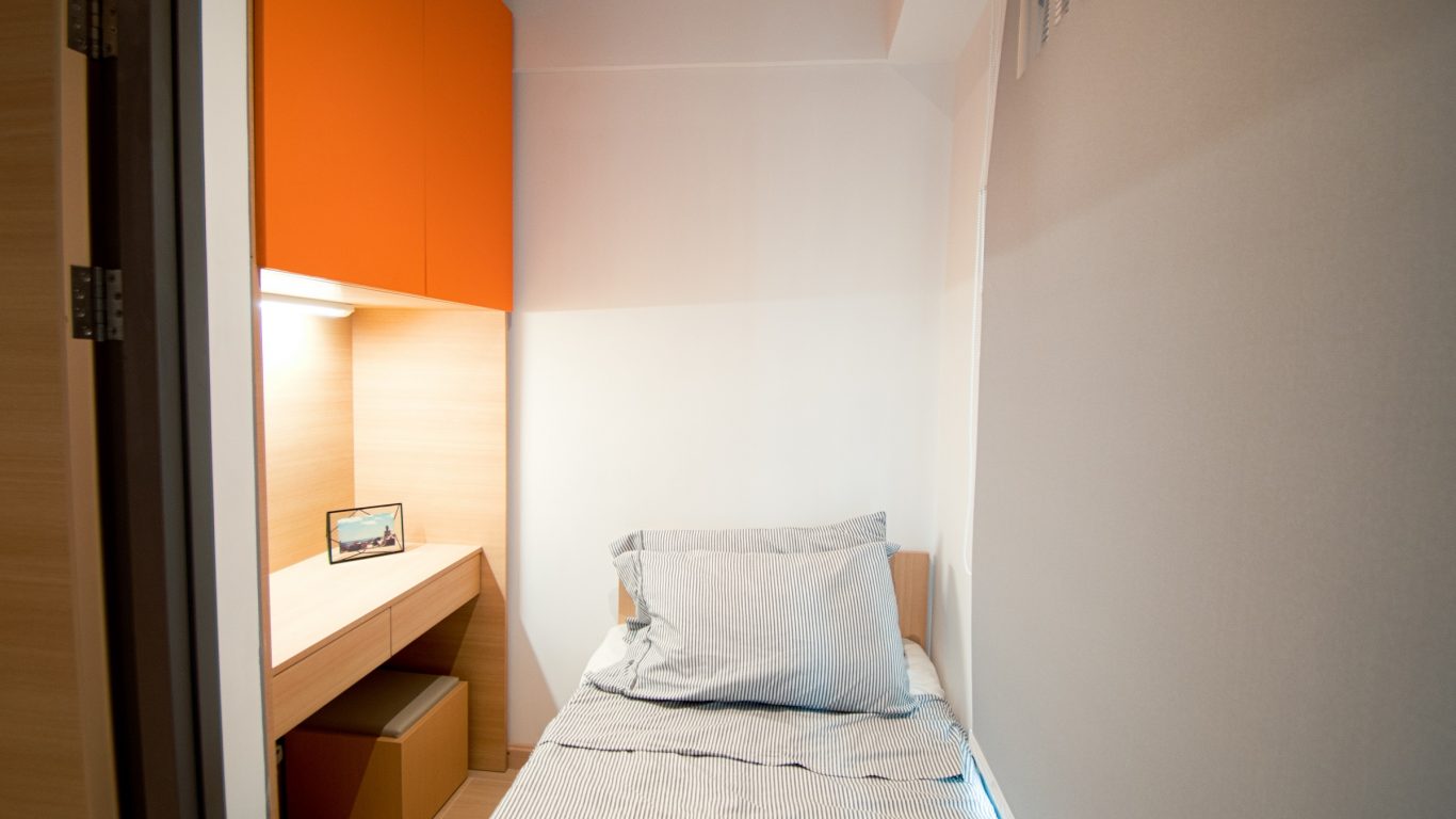 YHill is located on Hill Road, Sai Wan. Less than 5-min walk to HKU and MTR station
